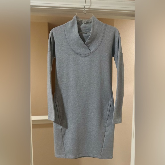 Women’s ATHLETA Gray Dress Athletic Tunic Zippered Pockets Size XS. - Picture 1 of 7